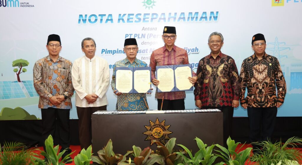 PT PLN dan PP Muhammadiyah mengadakan kerja sama di sektor pendidikan dan kesehatan. Foto PLN